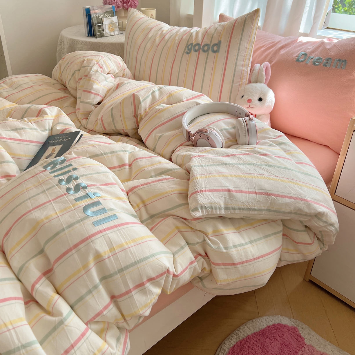 91家纺网 家纺一手货源 找家纺 丽涵家纺 2025新款全棉纯棉色织水洗棉刺绣三件套四件套 韵律-粉