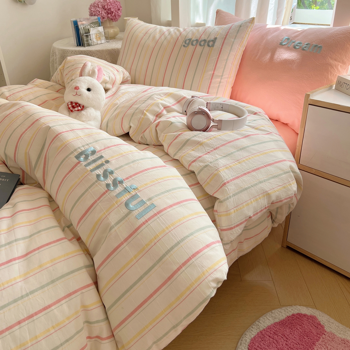 91家纺网 家纺一手货源 找家纺 丽涵家纺 2025新款全棉纯棉色织水洗棉刺绣三件套四件套 韵律-粉