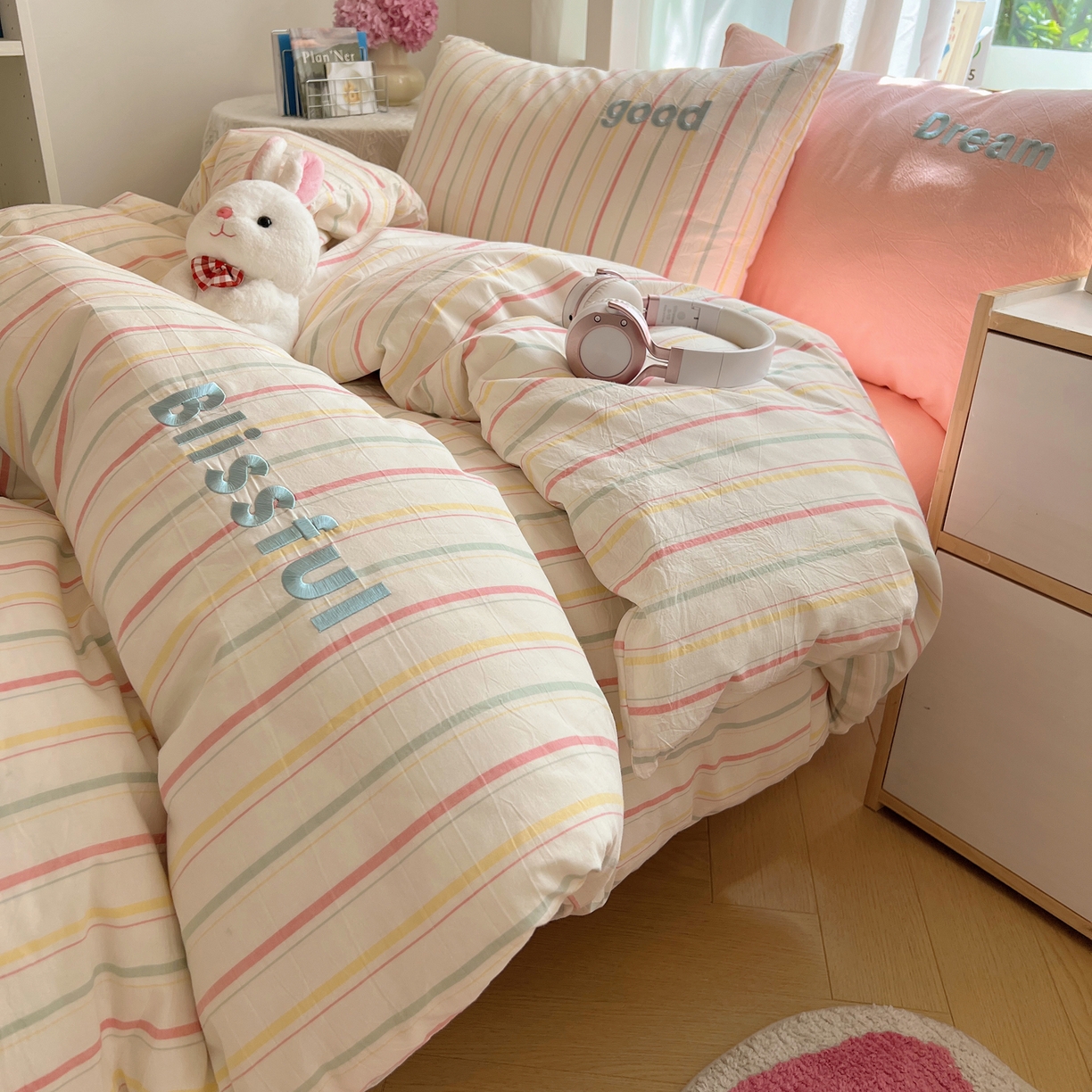 91家纺网 家纺一手货源 找家纺 丽涵家纺 2025新款全棉纯棉色织水洗棉刺绣三件套四件套 韵律-粉