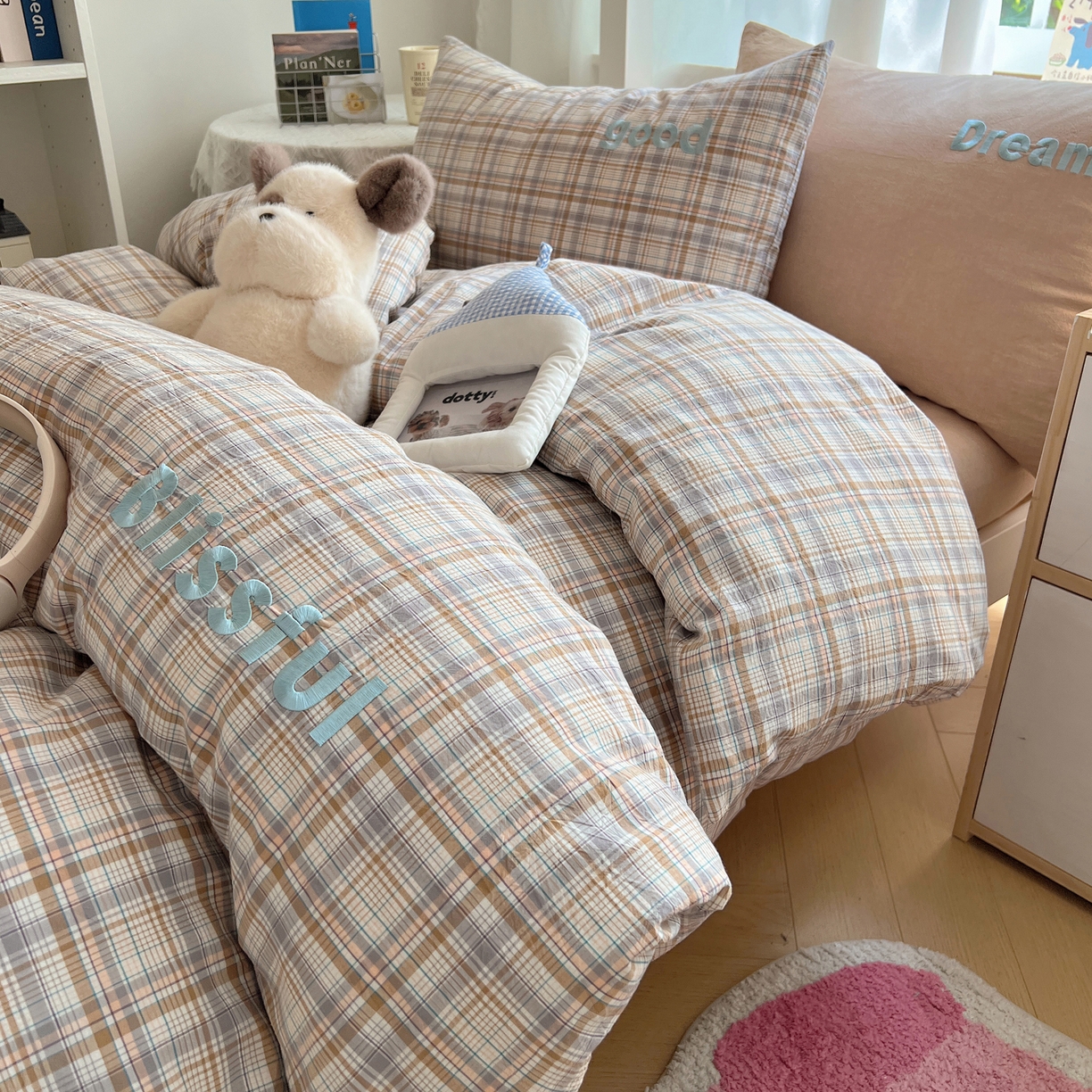 91家纺网 家纺一手货源 找家纺 丽涵家纺 2025新款全棉纯棉色织水洗棉刺绣三件套四件套 青春