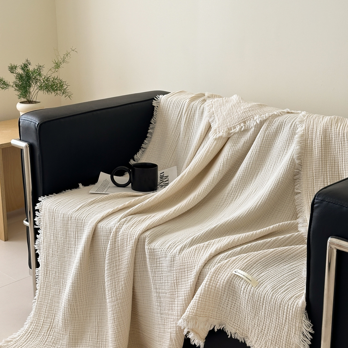 91家纺网 家纺一手货源 找家纺 淑女公社 2025四季新款四层纱皱皱流苏毯 温润奶白