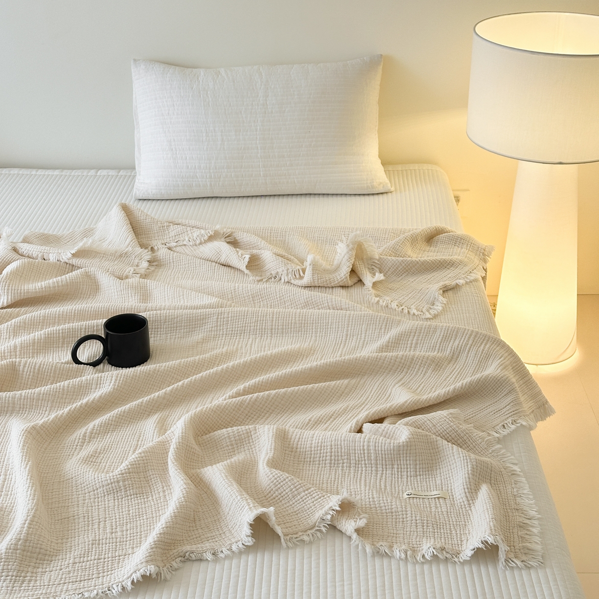 91家纺网 家纺一手货源 找家纺 淑女公社 2025四季新款四层纱皱皱流苏毯 温润奶白