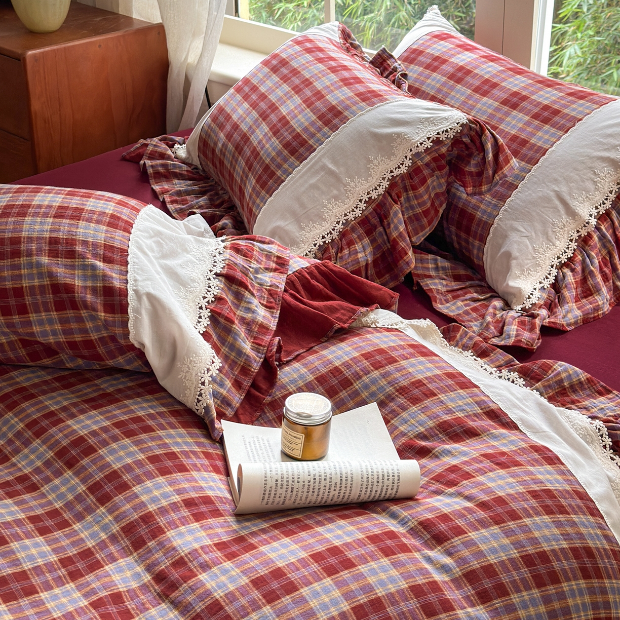 91家纺网 家纺一手货源 找家纺 淑女公社2025春夏新款法式色织双层纱四件套 红格物语