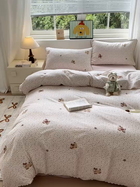 91家纺网 家纺一手货源 找家纺 淑女公社家纺 2025四季款全棉纯棉双层纱小香风四件套 腊肠狗 小粉花