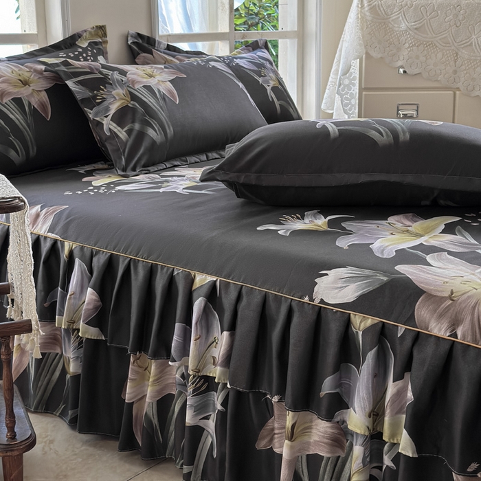 91家纺网 家纺一手货源 找家纺 雨田家纺 2025新款外贸跨境直播亲肤印花床裙三件套 百合花