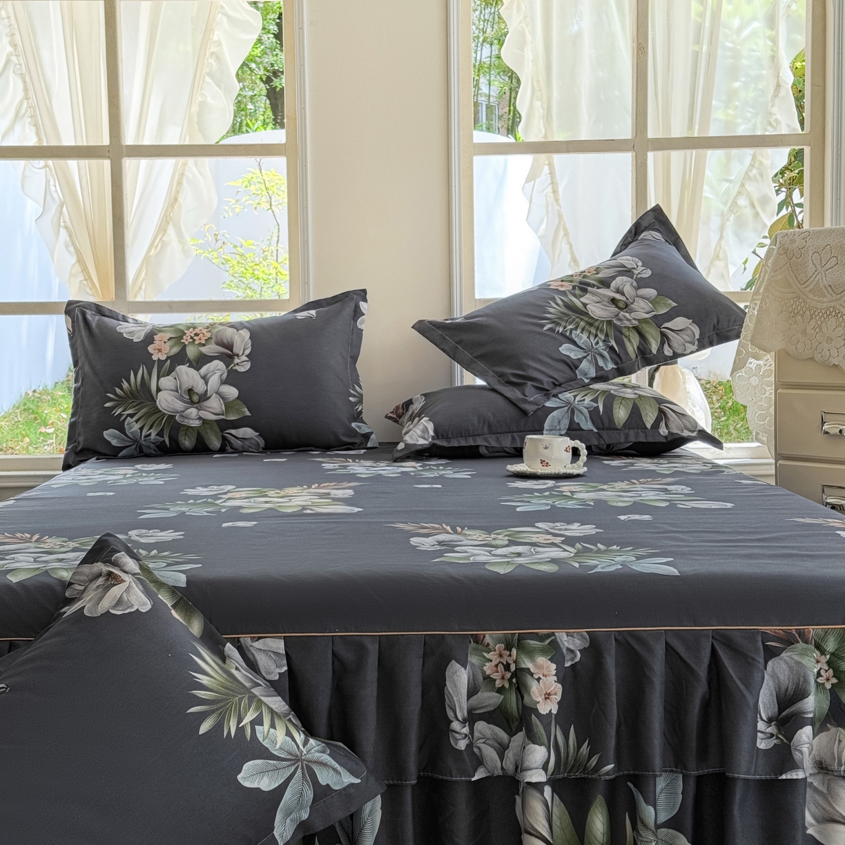 91家纺网 家纺一手货源 找家纺 雨田家纺 2025新款外贸跨境直播亲肤印花床裙三件套 鲜花盛开