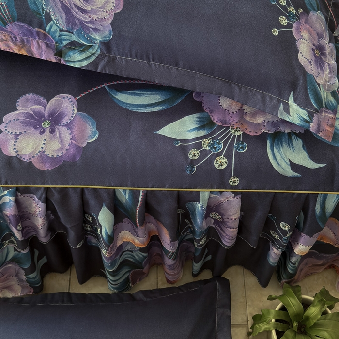 91家纺网 家纺一手货源 找家纺 雨田家纺 2025新款外贸跨境直播亲肤印花床裙三件套 柔情似水