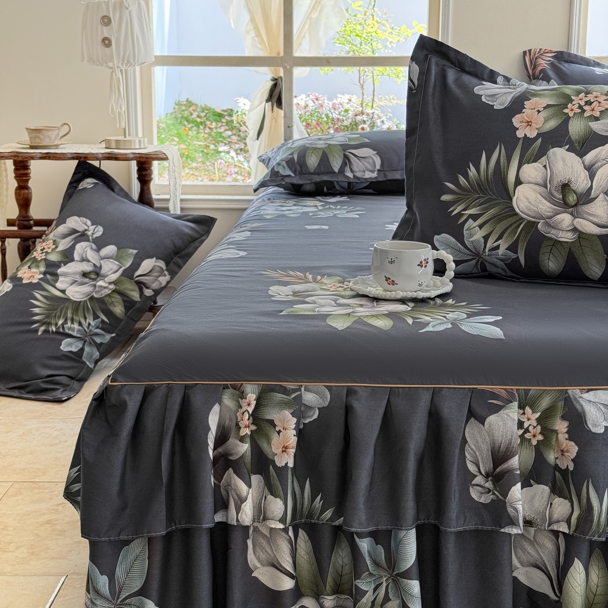 91家纺网 家纺一手货源 找家纺 雨田家纺 2025新款外贸跨境直播亲肤印花床裙三件套 鲜花盛开