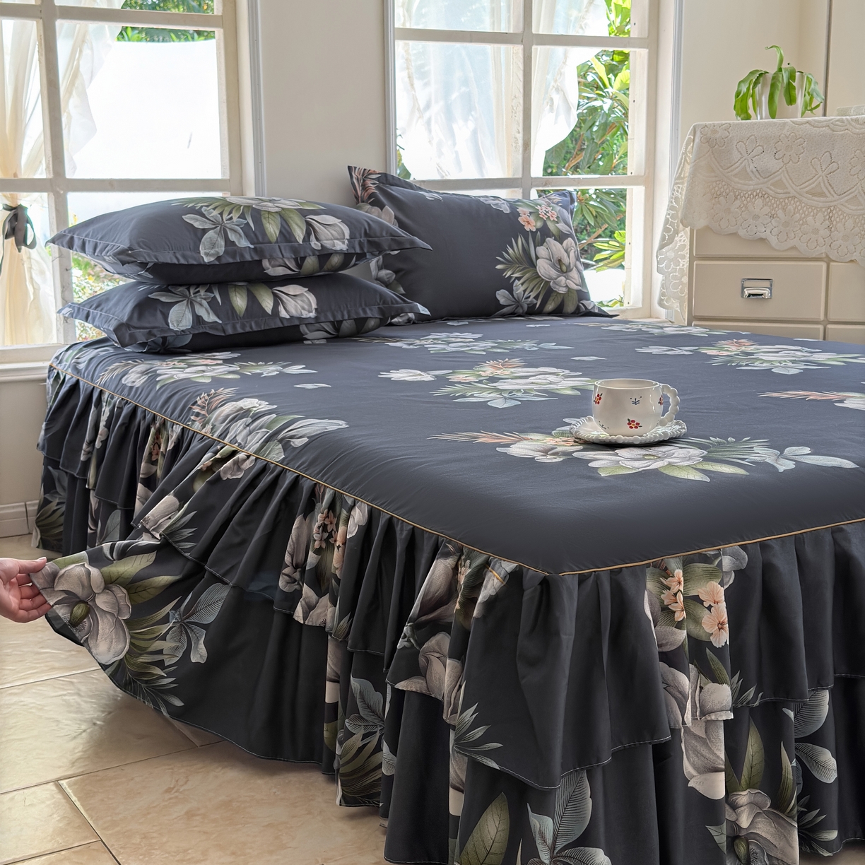 91家纺网 家纺一手货源 找家纺 雨田家纺 2025新款外贸跨境直播亲肤印花床裙三件套 鲜花盛开