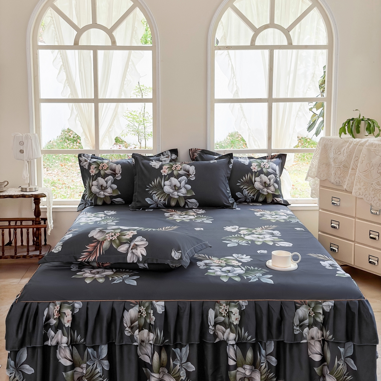 91家纺网 家纺一手货源 找家纺 雨田家纺 2025新款外贸跨境直播亲肤印花床裙三件套 鲜花盛开