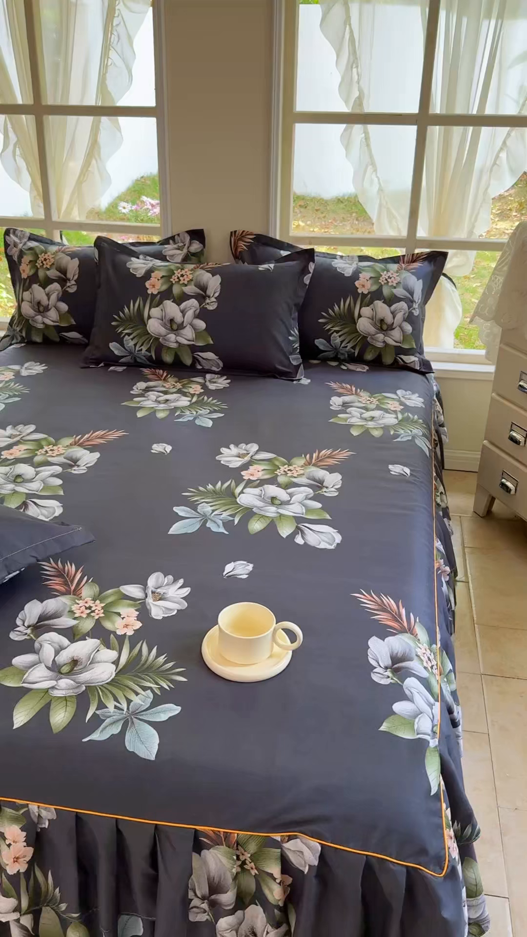 91家纺网 家纺一手货源 找家纺 雨田家纺 2025新款外贸跨境直播亲肤印花床裙三件套 鲜花盛开