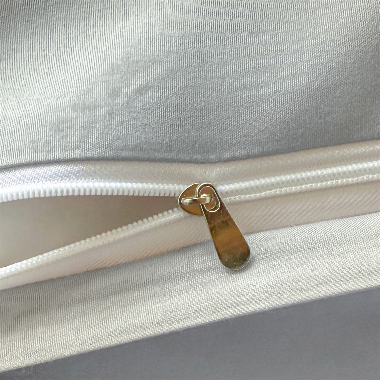 91家纺网 家纺一手货源 找家纺 小久久（小九九） 2025亲肤水洗棉学生宿舍三件套上下铺三件套-满绣系列 可爱猫-天蓝+山灰