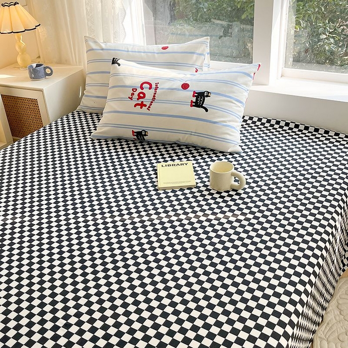 91家纺网 家纺一手货源 找家纺 麦伦家居 2025春夏新款全棉纯棉斜纹40s13372系列-小清新卡通 蓝条小猫咪