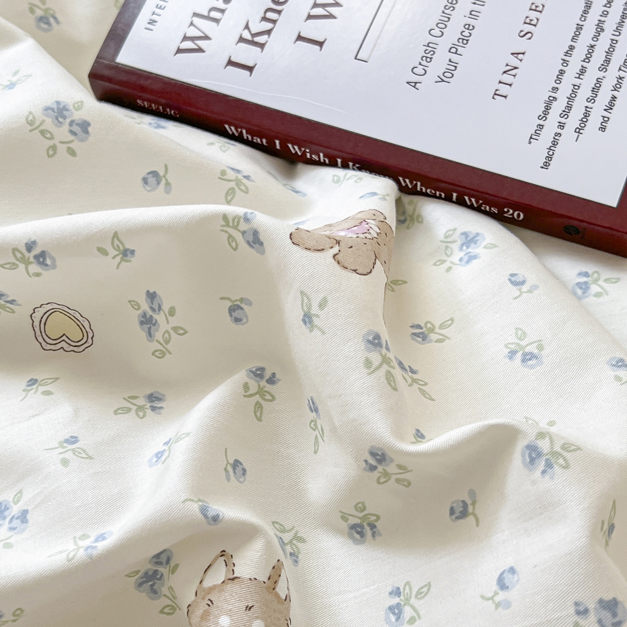 91家纺网 家纺一手货源 找家纺 麦伦家居 2025春夏新款全棉纯棉斜纹40s13372系列-小清新卡通 蘑菇狗