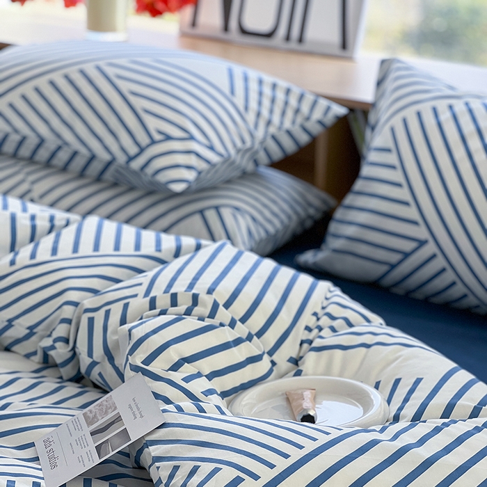 91家纺网 家纺一手货源 找家纺 麦伦家居 2025春夏新款全棉纯棉斜纹40s13372系列-简约条格系 初语 蓝