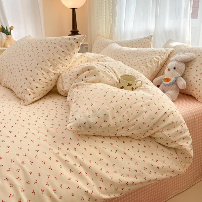 91家纺网 家纺一手货源 找家纺 麦伦家居 2025春夏新款全棉纯棉斜纹40s13372系列-小清新卡通 小樱桃-红