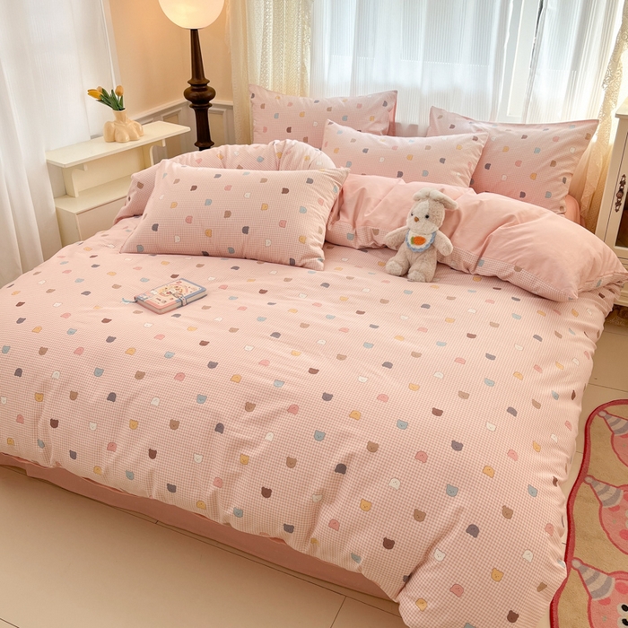 91家纺网 家纺一手货源 找家纺 麦伦家居 2025春夏新款全棉纯棉斜纹40s13372系列-小清新卡通 熊豆豆-粉