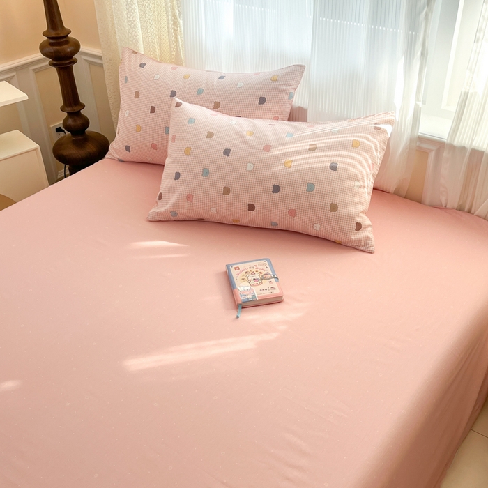 91家纺网 家纺一手货源 找家纺 麦伦家居 2025春夏新款全棉纯棉斜纹40s13372系列-小清新卡通 熊豆豆-粉