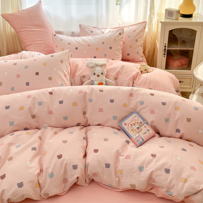 91家纺网 家纺一手货源 找家纺 麦伦家居 2025春夏新款全棉纯棉斜纹40s13372系列-小清新卡通 熊豆豆-粉