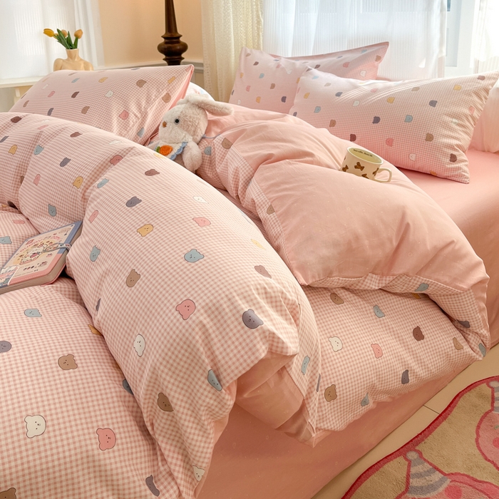 91家纺网 家纺一手货源 找家纺 麦伦家居 2025春夏新款全棉纯棉斜纹40s13372系列-小清新卡通 熊豆豆-粉