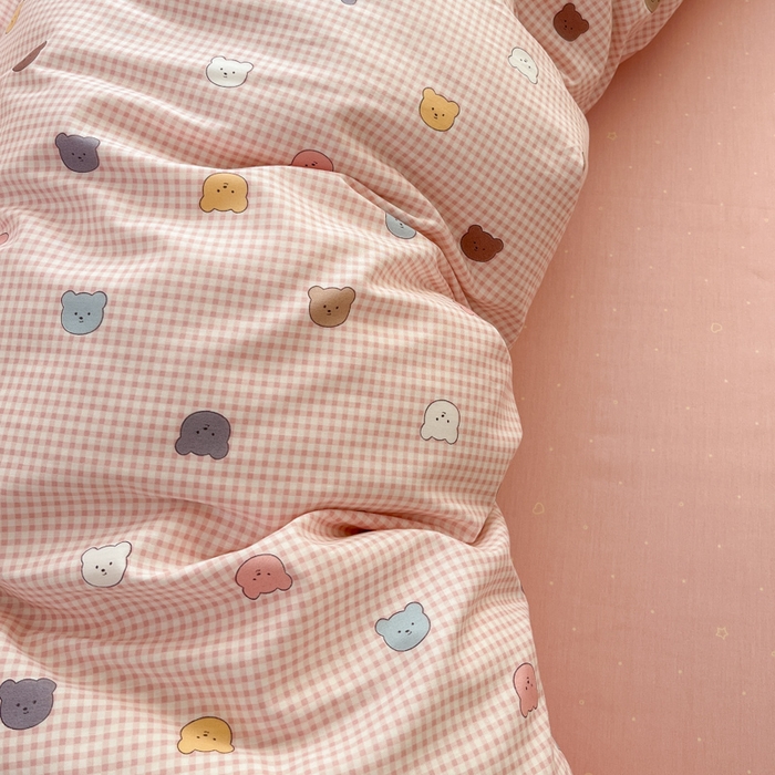 91家纺网 家纺一手货源 找家纺 麦伦家居 2025春夏新款全棉纯棉斜纹40s13372系列-小清新卡通 熊豆豆-粉