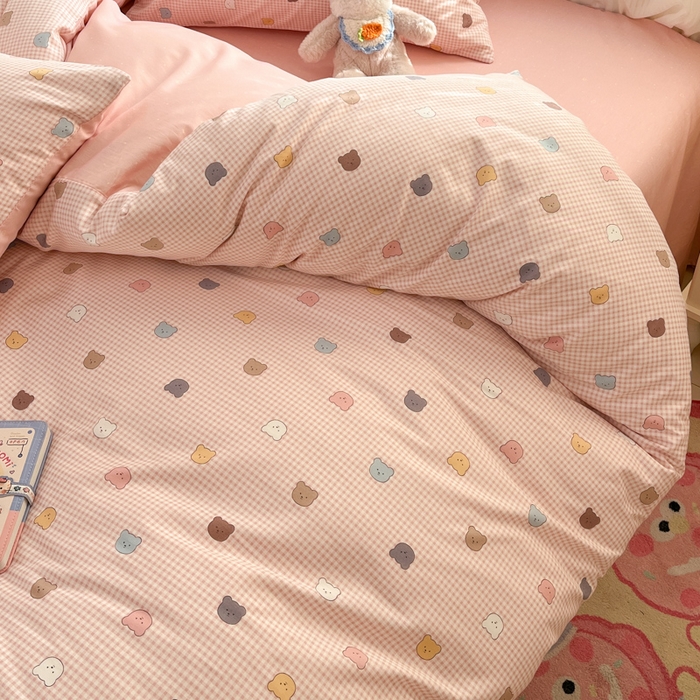 91家纺网 家纺一手货源 找家纺 麦伦家居 2025春夏新款全棉纯棉斜纹40s13372系列-小清新卡通 熊豆豆-粉