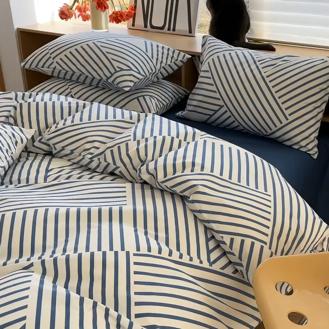 91家纺网 家纺一手货源 找家纺 麦伦家居 2025春夏新款全棉纯棉斜纹40s13372系列-简约条格系 初语 蓝