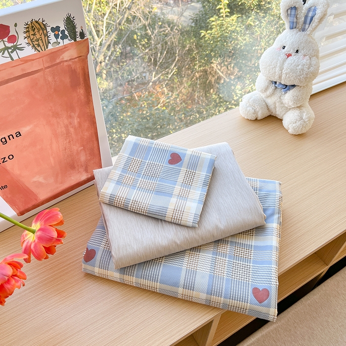 91家纺网 家纺一手货源 找家纺 麦伦家居 2025春夏新款全棉纯棉斜纹40s13372系列-简约条格系 律动蓝