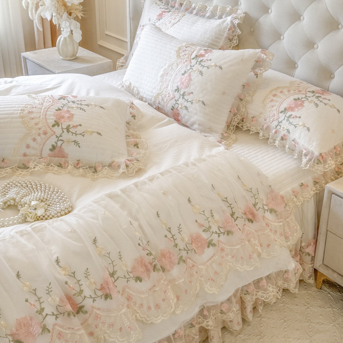 91家纺网 家纺一手货源 找家纺 恋尚 2025春夏新款香云纱床裙单床裙床裙单件-莫妮卡（控价130起） 莫妮卡-白