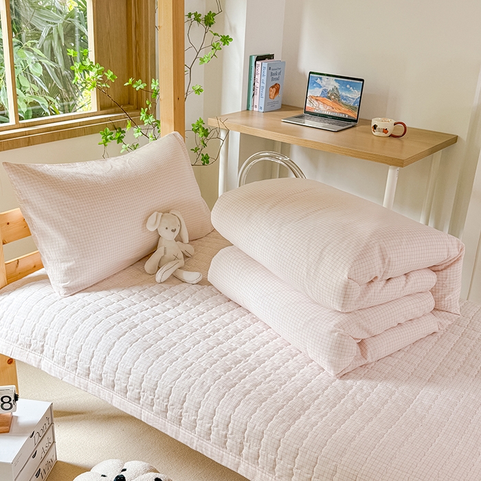 91家纺网 家纺一手货源 找家纺 （总）拾物记 2025新款全棉纯棉色织水洗棉床盖学生宿舍三件套上下铺三件套