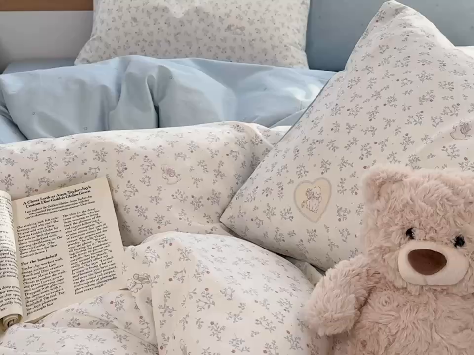 91家纺网 家纺一手货源 找家纺 麦伦家居 2025春夏新款全棉纯棉斜纹40s13372系列-小清新卡通 蓝心兔