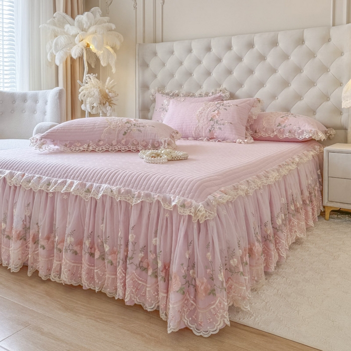 91家纺网 家纺一手货源 找家纺 恋尚 2025春夏新款香云纱床裙单床裙床裙单件-莫妮卡（控价130起） 莫妮卡-少女粉