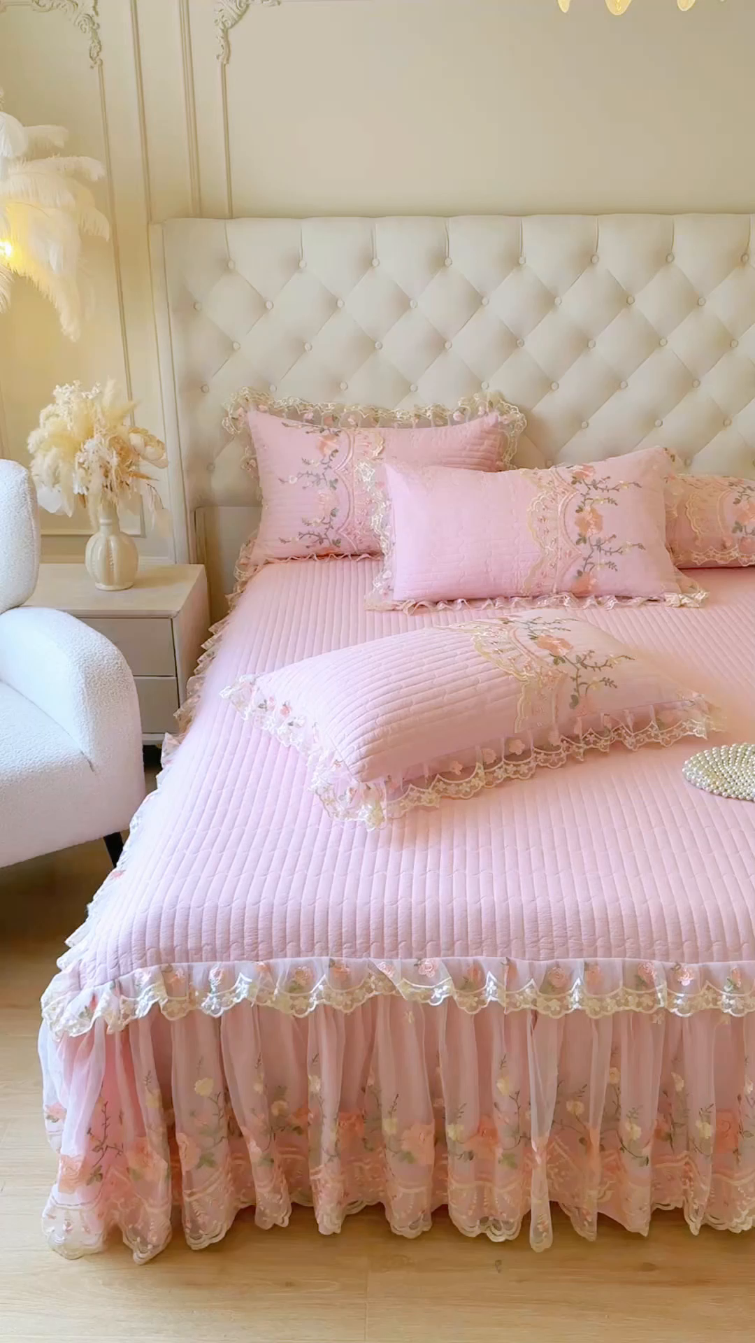 91家纺网 家纺一手货源 找家纺 恋尚 2025春夏新款香云纱床裙单床裙床裙单件-莫妮卡（控价130起） 莫妮卡-少女粉