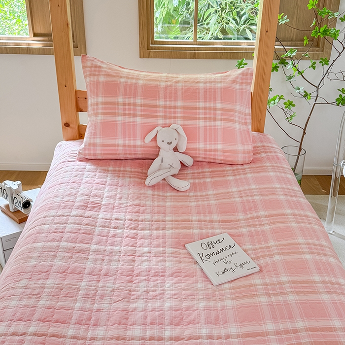 91家纺网 家纺一手货源 找家纺 拾物记 2025新款全棉纯棉色织水洗棉床盖学生宿舍三件套上下铺三件套 奶昔粉