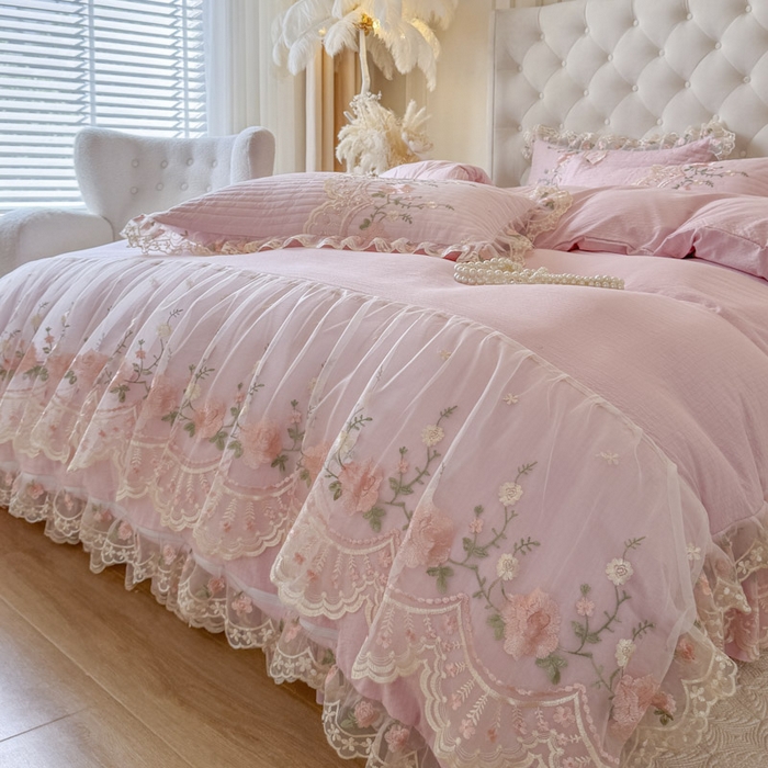 91家纺网 家纺一手货源 找家纺 恋尚 2025新款香云纱床裙四件套系列-莫妮卡 莫妮卡-少女粉