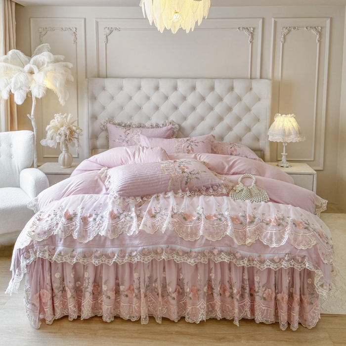 91家纺网 家纺一手货源 找家纺 恋尚 2025新款香云纱床裙四件套系列-莫妮卡 莫妮卡-少女粉