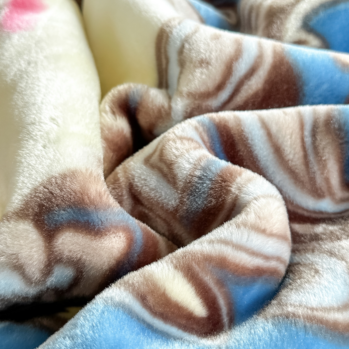 91家纺网 家纺一手货源 找家纺 法莱妮2025新款双层加厚拉舍尔毛毯 婚庆 单双人 厂家直销可定制  蓝色经典