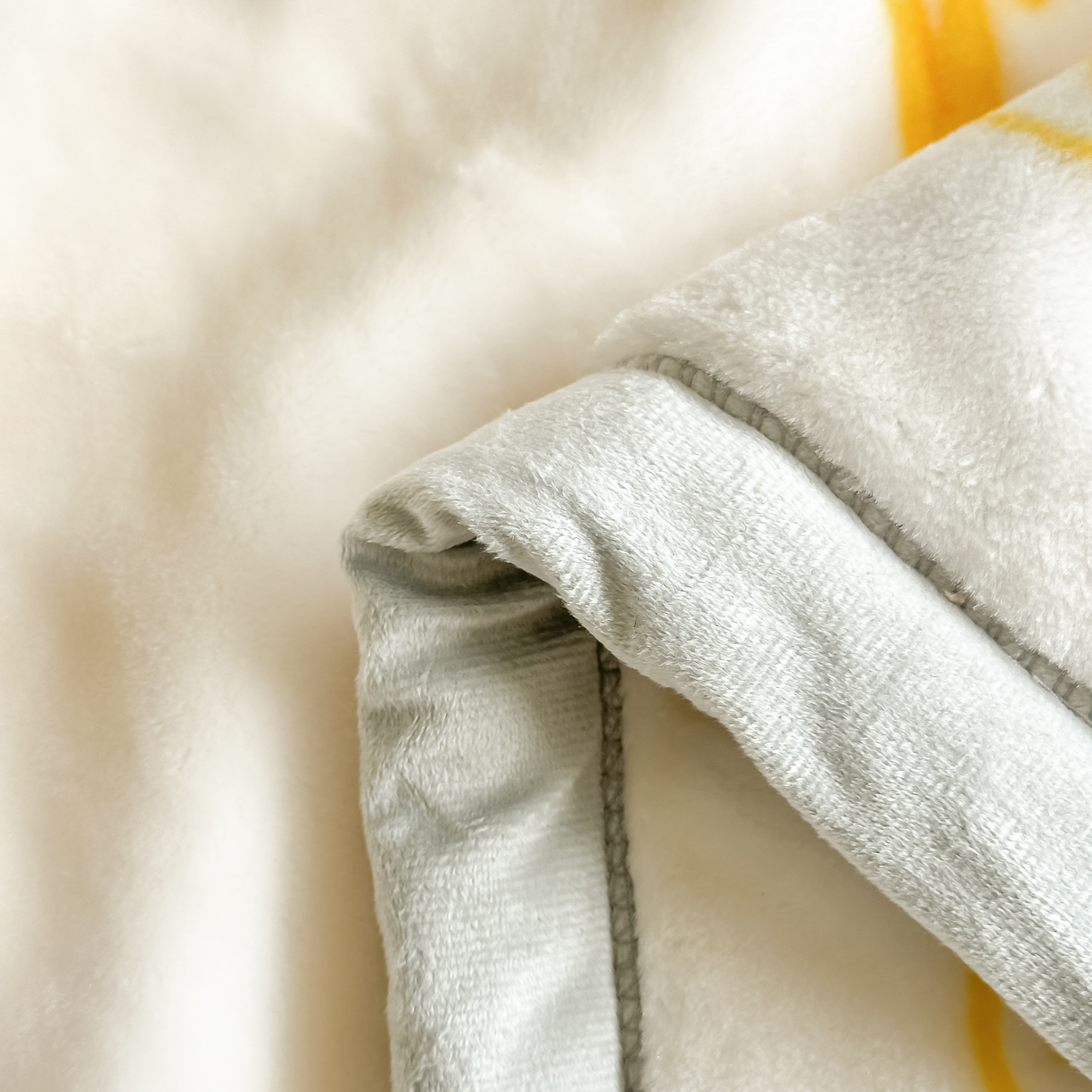 91家纺网 家纺一手货源 找家纺 法莱妮2025新款双层加厚拉舍尔毛毯 婚庆 单双人 厂家直销可定制  休闲时光