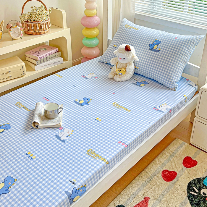 91家纺网 家纺一手货源 找家纺 名兮家居 2025新款全棉纯棉13372学生印花上下铺床笠单床笠单品床笠单件床笠 格子恐龙