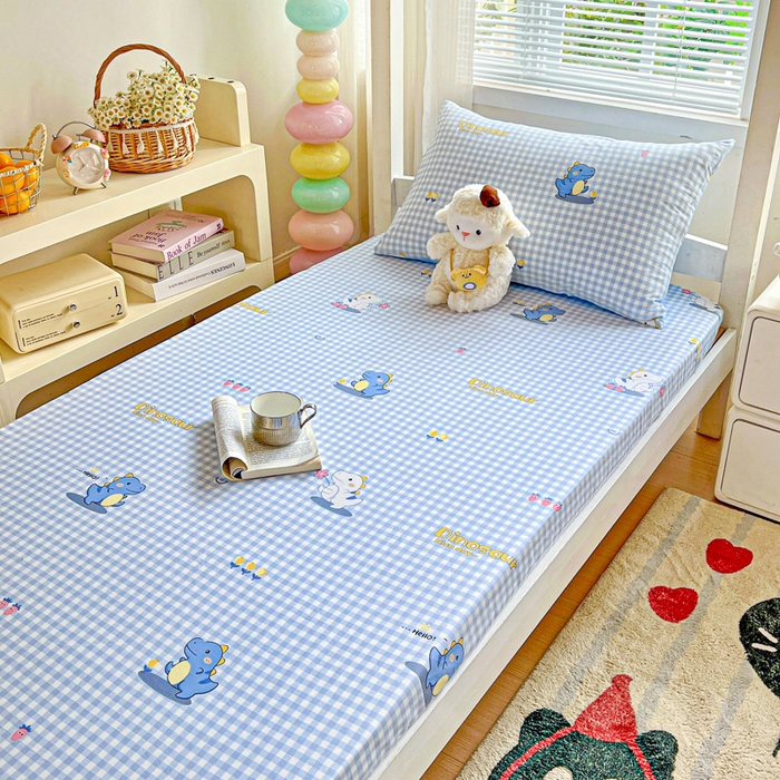 91家纺网 家纺一手货源 找家纺 名兮家居 2025新款全棉纯棉13372学生印花上下铺床笠单床笠单品床笠单件床笠 格子恐龙