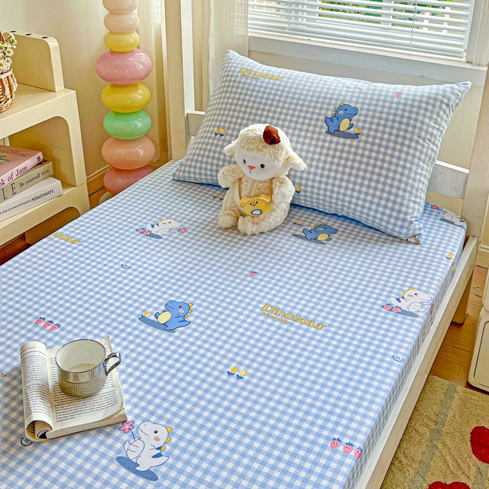 91家纺网 家纺一手货源 找家纺 名兮家居 2025新款全棉纯棉13372学生印花上下铺床笠单床笠单品床笠单件床笠 格子恐龙