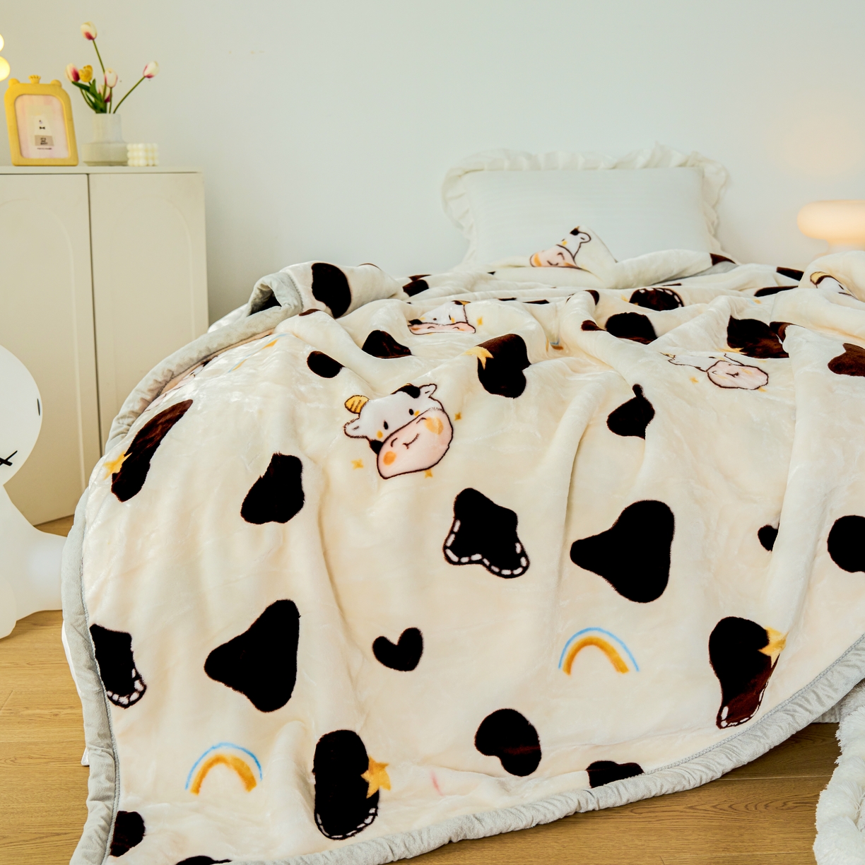 91家纺网 家纺一手货源 找家纺 法莱妮毛毯 2025新款双层加厚拉舍尔毛毯 婚庆 单双人 厂家直销可定制 彩虹牛