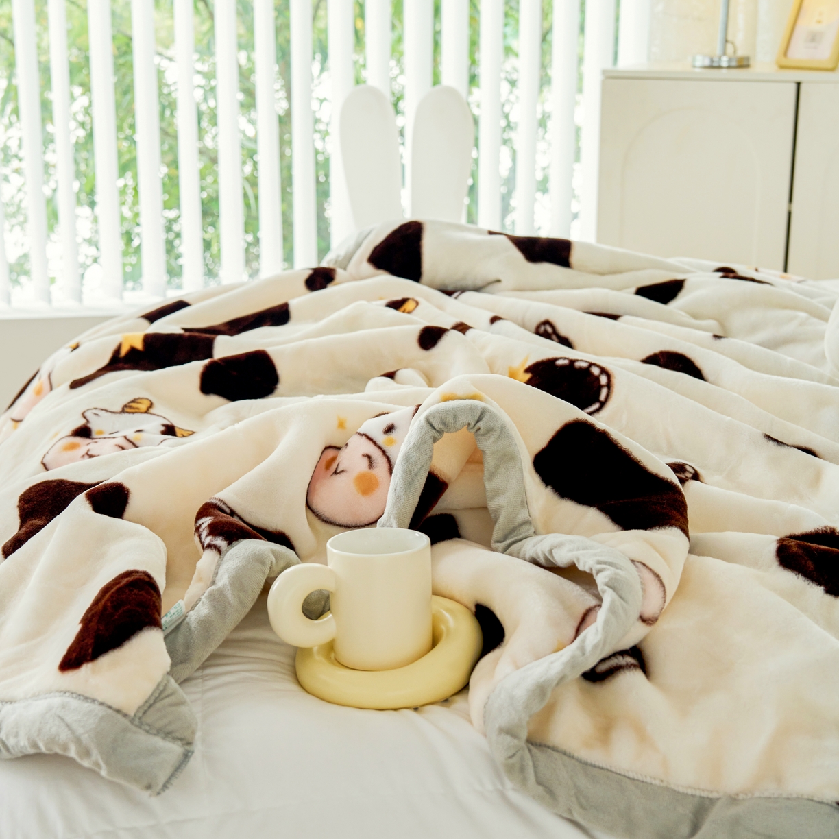 91家纺网 家纺一手货源 找家纺 法莱妮毛毯 2025新款双层加厚拉舍尔毛毯 婚庆 单双人 厂家直销可定制 彩虹牛