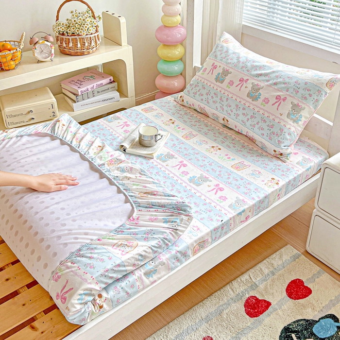 91家纺网 家纺一手货源 找家纺 名兮家居 2025新款全棉纯棉13372学生印花上下铺床笠单床笠单品床笠单件床笠 花篮熊