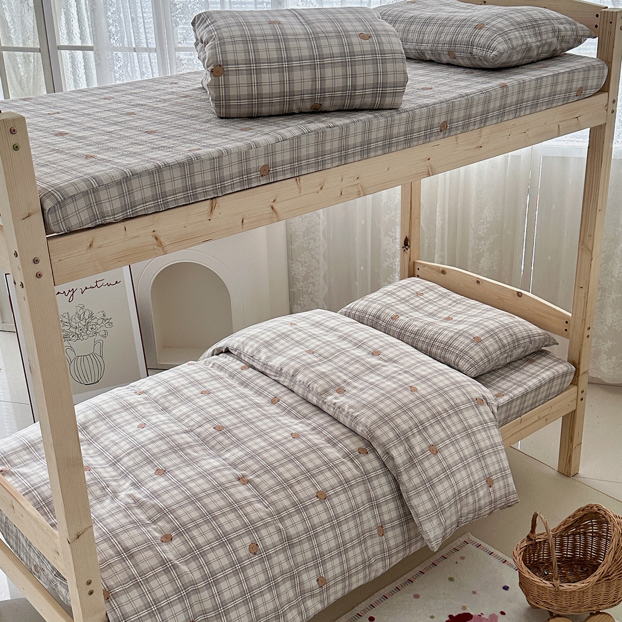 91家纺网 家纺一手货源 找家纺 佰织鑫家居 2025新款独家原创-学生季纯棉夹棉床笠三件套 方格熊