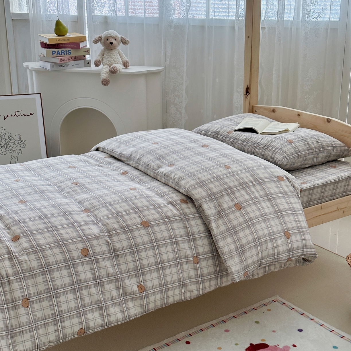 91家纺网 家纺一手货源 找家纺 佰织鑫家居 2025新款独家原创-学生季纯棉夹棉床笠三件套 方格熊