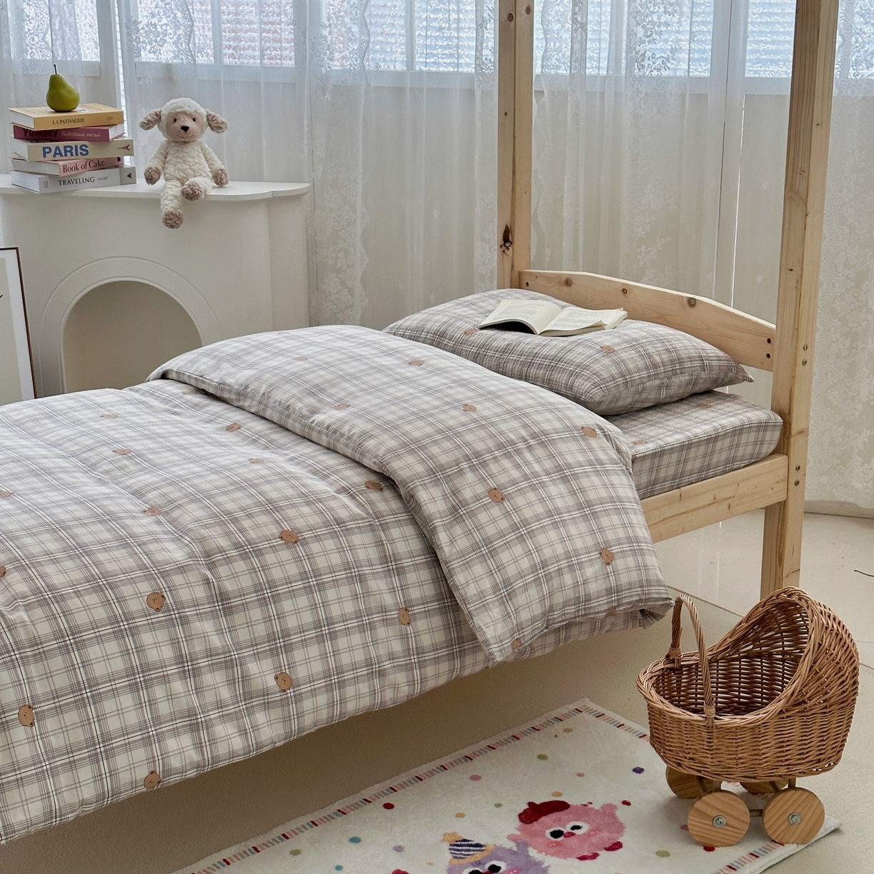 91家纺网 家纺一手货源 找家纺 佰织鑫家居 2025新款独家原创-学生季纯棉夹棉床笠三件套 方格熊