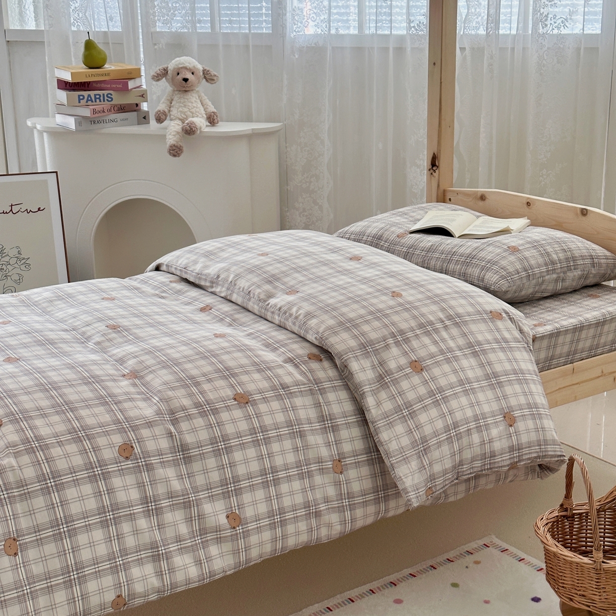 91家纺网 家纺一手货源 找家纺 佰织鑫家居 2025新款独家原创-学生季纯棉夹棉床笠三件套 方格熊