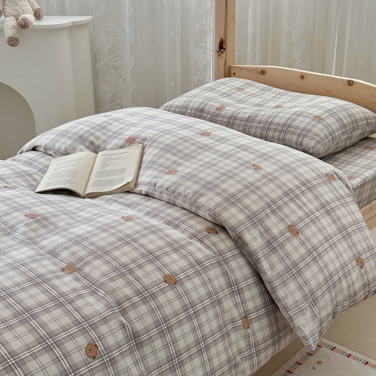 91家纺网 家纺一手货源 找家纺 佰织鑫家居 2025新款独家原创-学生季纯棉夹棉床笠三件套 方格熊