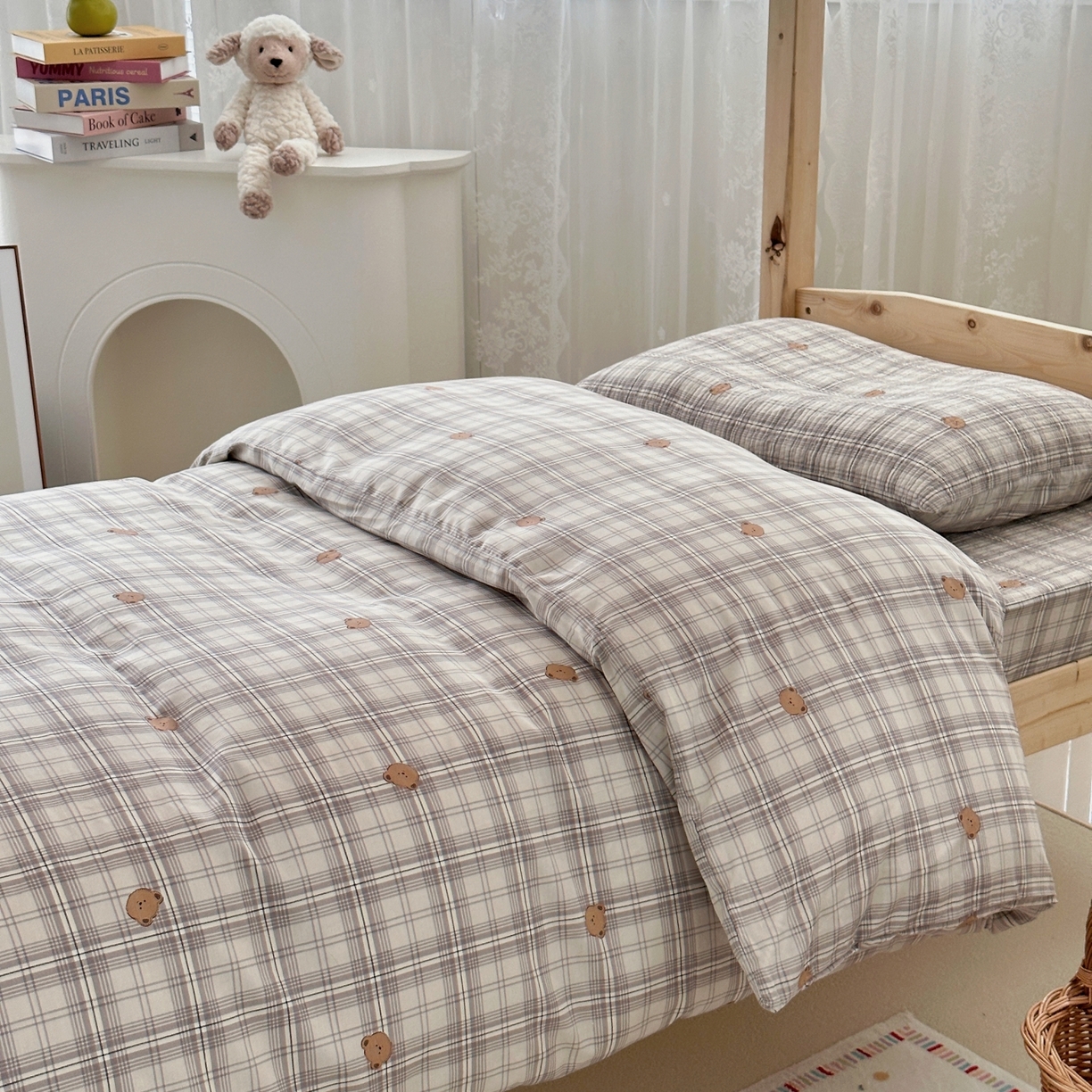 91家纺网 家纺一手货源 找家纺 佰织鑫家居 2025新款独家原创-学生季纯棉夹棉床笠三件套 方格熊